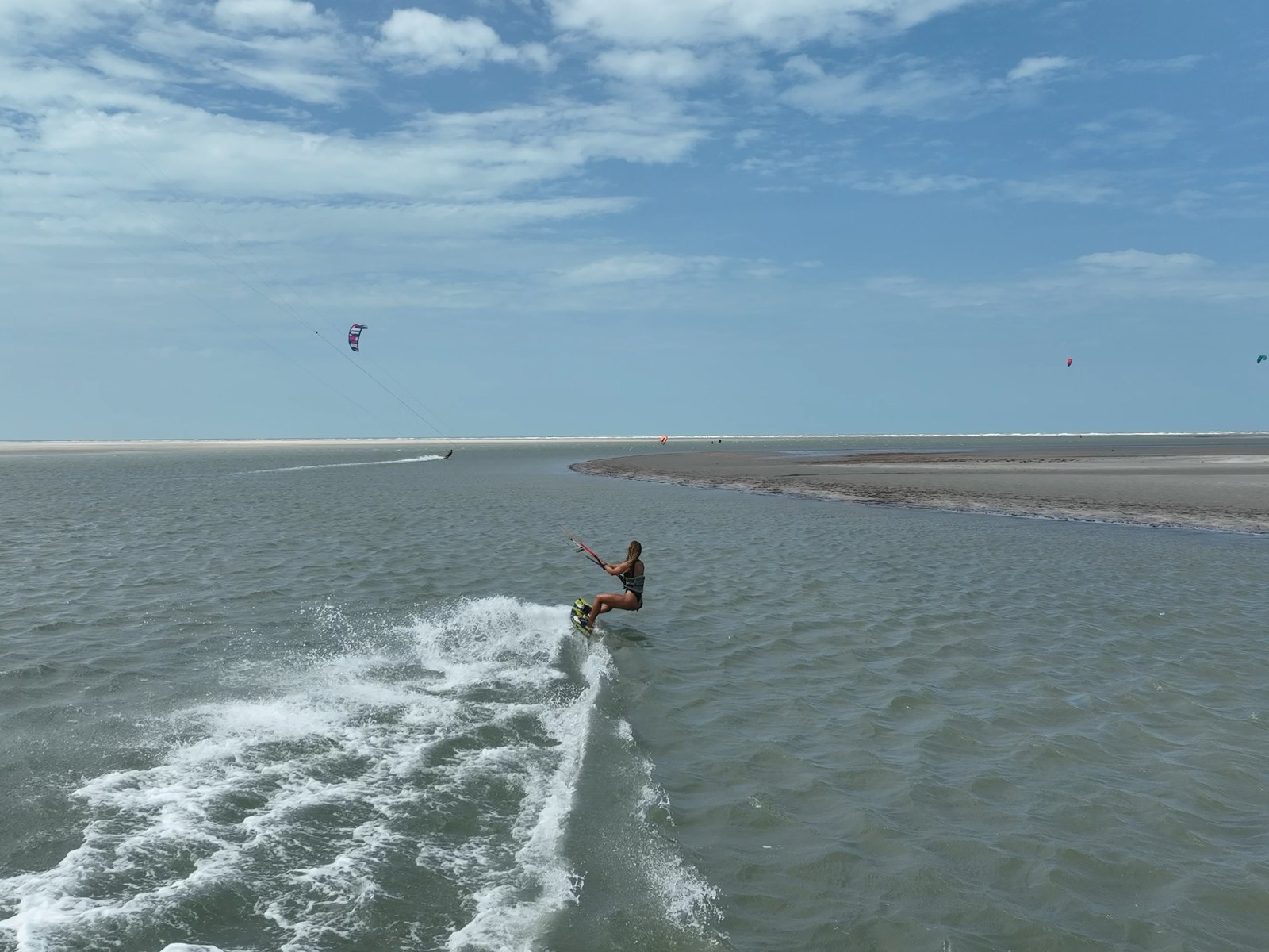 Rider saltando en el delta de Guriú