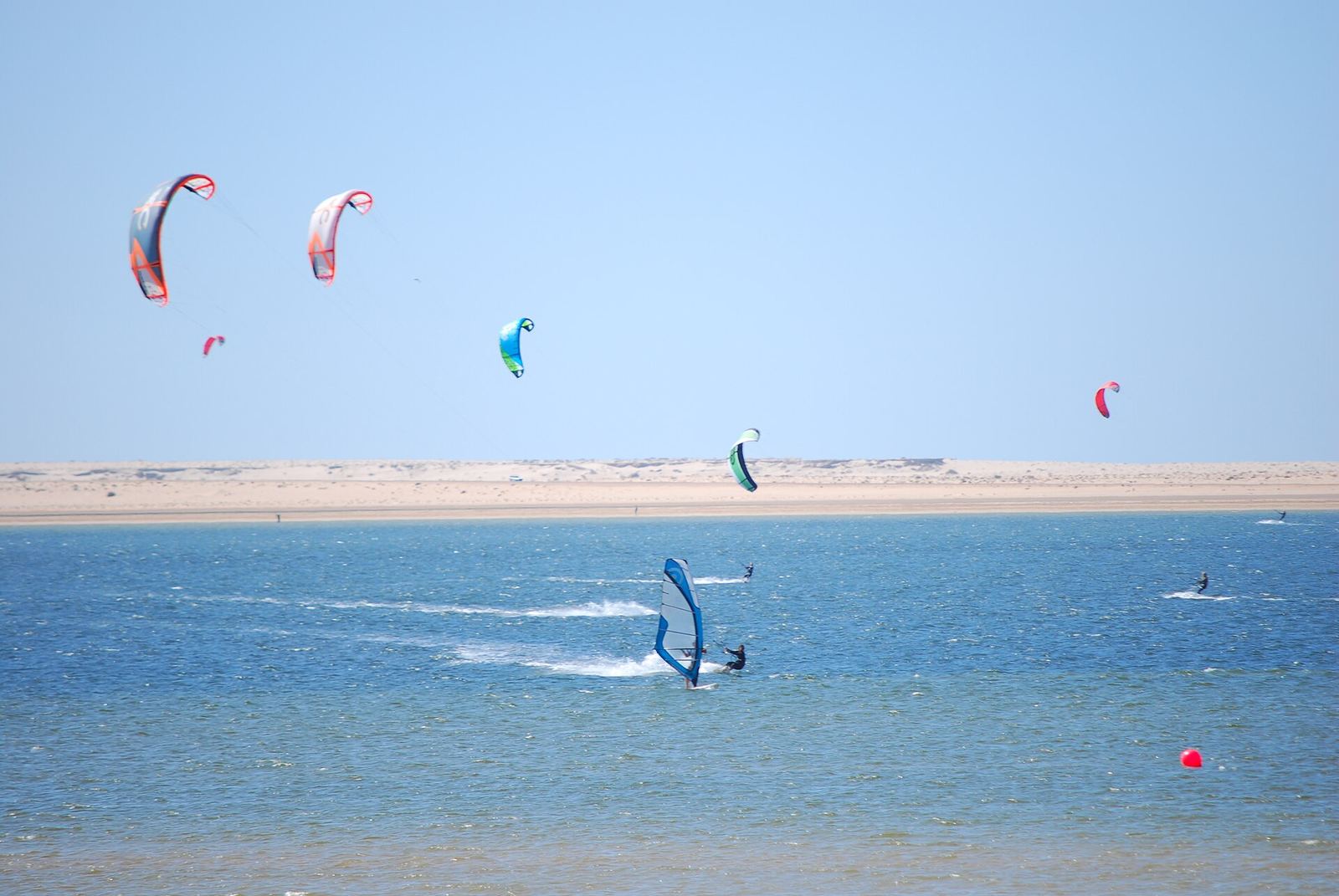 Kites sobre la laguna de Dakhla